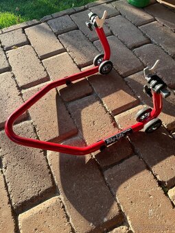 Zadní stojan Bike-Lift na Street Triple 765 - 3