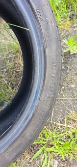 Pneu Letní 235/40/19 - 3