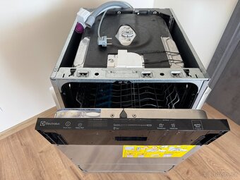 Úzká vestavná myčka Electrolux EES42210L – 45 cm, plně funkč - 3