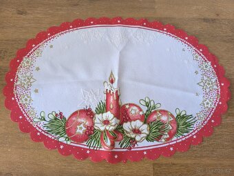 Oválný vánoční ubrus - 3