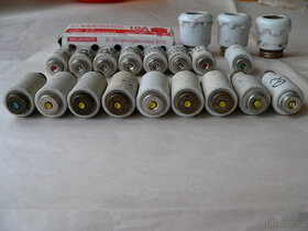 Keramické pojistky, různé hodnoty 6A - 25A celkem 10ks + 2ks - 3