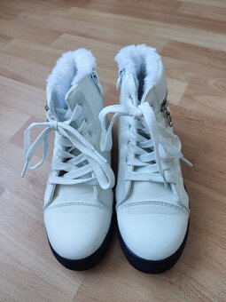Krásné dívčí zimní boty vel. 33 - 3
