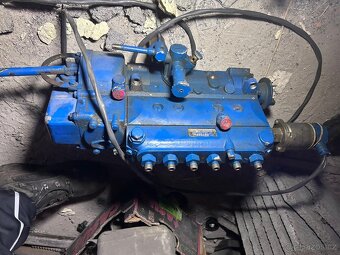 Prodam naftové čerpadlo na praga v3s - 3