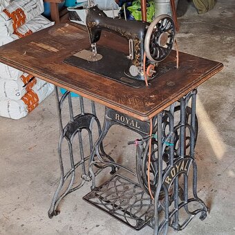 šicí stroj historický - 3
