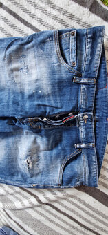 DSQUARED2 (52-36). - 3