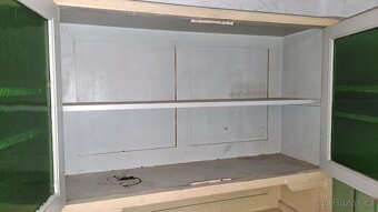 Starožitný kredenc - 3