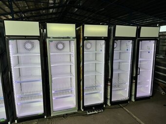 Prosklená chladicí lednice - 3