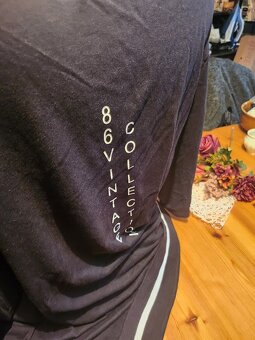 Sytě černá dlouhá tunika s aplikací - 3