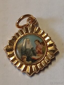 Kříže, madonky, sv. obrázky a staré modlitební knížky - 3