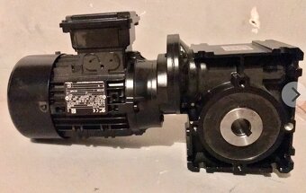Elektromotor s převodovkou - 3