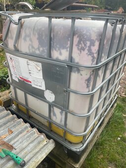 IBC kontejner , nádrž na vodu . - 3