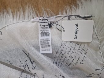 Desigual nový značkový šátek Signature černo bílý - 3