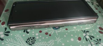 Samsung Galaxy Z Fold 2 5G v top stavu s černým krytem - 3