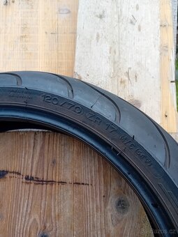 Přední pneu Michelin 120/70 ZR 17 - 3