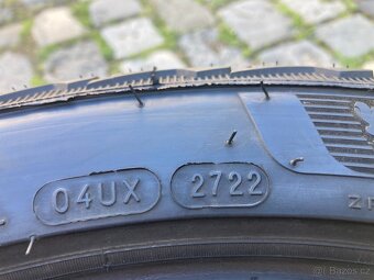 4 páry pěkných zimních pneumatik 235/45R18 98V - 3