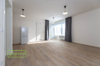 Pronájem bytu 2+kk/lodžie, garážové stání v novostavbě Holeč - 3