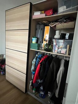 Velká šatní skříňka - 3