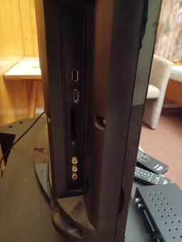 Televize, se top box, stolek a DVD přehrávač - 3