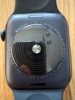 Apple Watch SE(GPS + Cellular) 2.generace, 44mm, temně inkou - 3