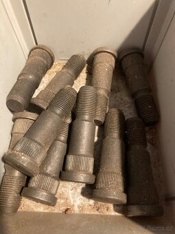 AVIA šrouby kol - 3