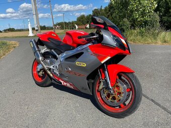 Aprilia RSV 1000 R - 3