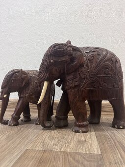 Ručně vyřezávání sloni  - sada ( 20cm + mládě) - 3
