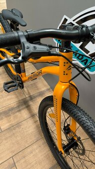 MERIDA MATTS J. 24+ Silk Orange(Steel Blue/Gry) - 3