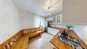 Prodej bytu 3+1 CP 77 m2 po rek. s balkónem v Líšni, ul. ... - 3