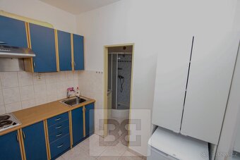 Vybavený byt 1+kk ve Vršovicích s výhledem do vnitrobloku - 3