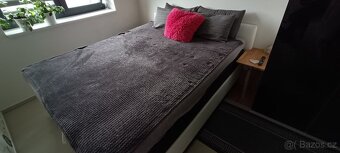Prodám manželskou postel 200x160cm - 3