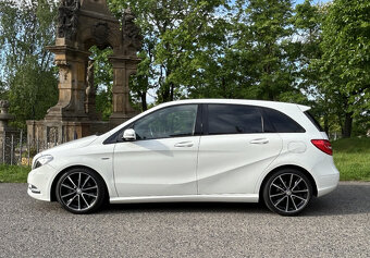 Mercedes - Benz B 180, Edition Black & White, atraktivní vůz - 3