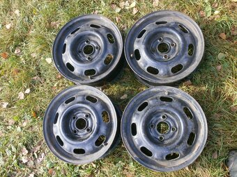 4xPlechové disky na SUZUKI SPLASH velikost 14tky cena: 200kč - 3