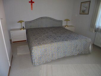 čalouněné dvoulůžko, rošty, matrace, přehoz, ůložný prostor - 3