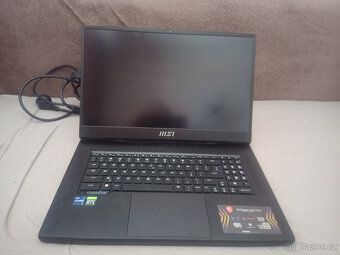 MSI Titan GT77 12UHS na dily - 3