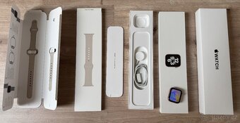 Apple Watch SE 40mm Gold Aluminum + Starlight Sport Band - 3