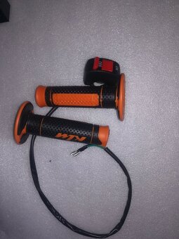 KTM gripy s přepinačem - 3