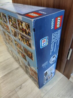 LEGO® Creator Expert 10255 Shromáždění na náměstí - 3