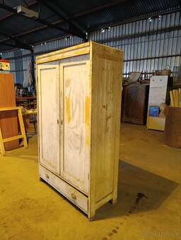 Šatní skříň - 3