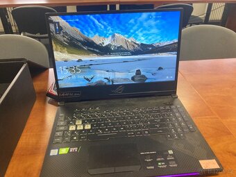 Herní notebook ROG STRIX SCAR II a VR set oculus - 3