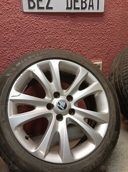 Prodám alu disky Škoda Trifid 17" 5x112 LETNÍ pneu - 3
