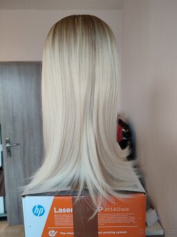 Nová polodlouhá světlá blond s ofinkou - 3