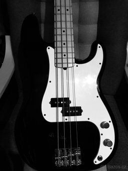 Baskytara Fender Precision bass - 3