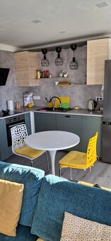 Jídelní stůl kulatý - 3