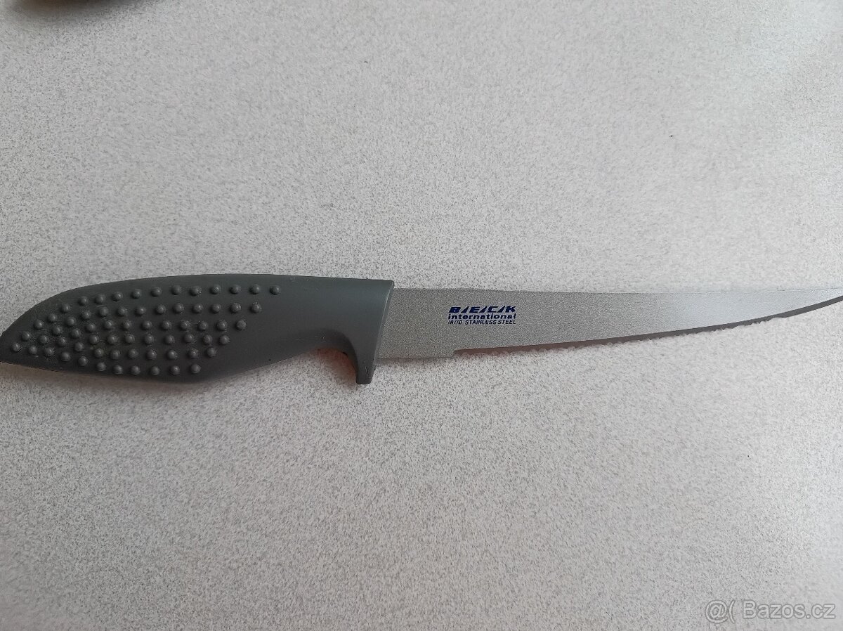 Sada zoubkových nožů, sekáček, nůžky - v bloku. - 4