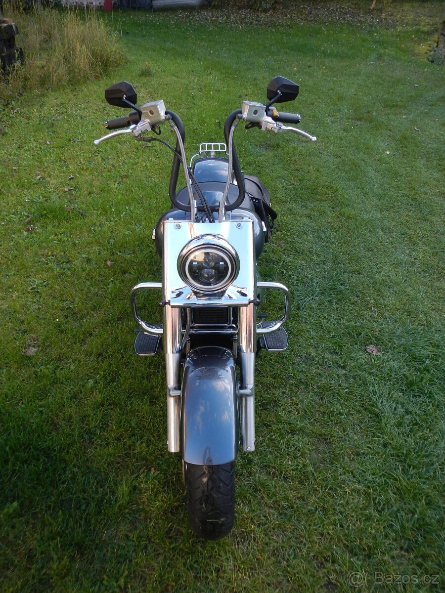 Suzuki VL 1500 Intruder - 4