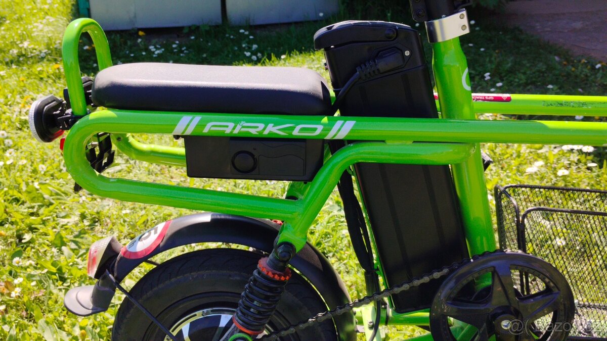 Malý elektroskútr - 4