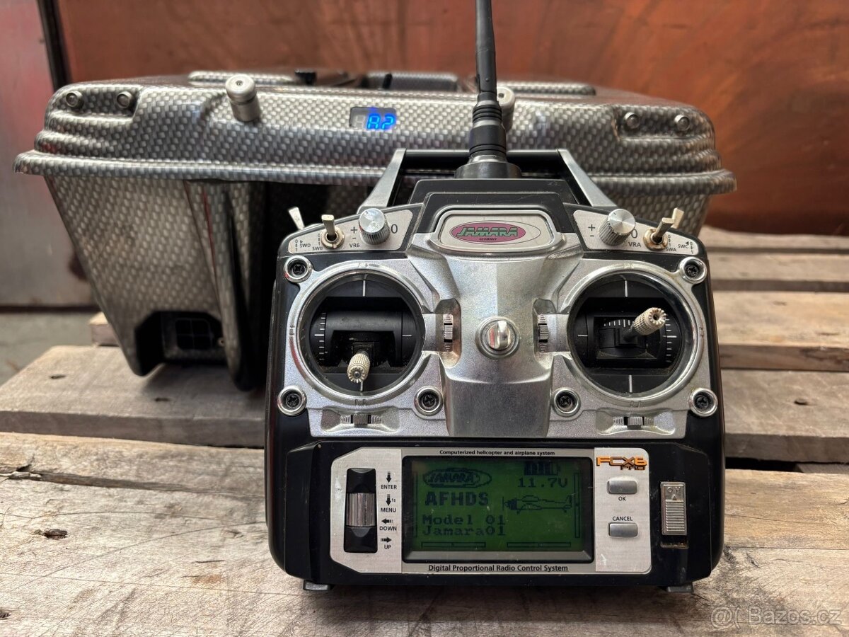 Zavážecí loďka Carp Madness - 4