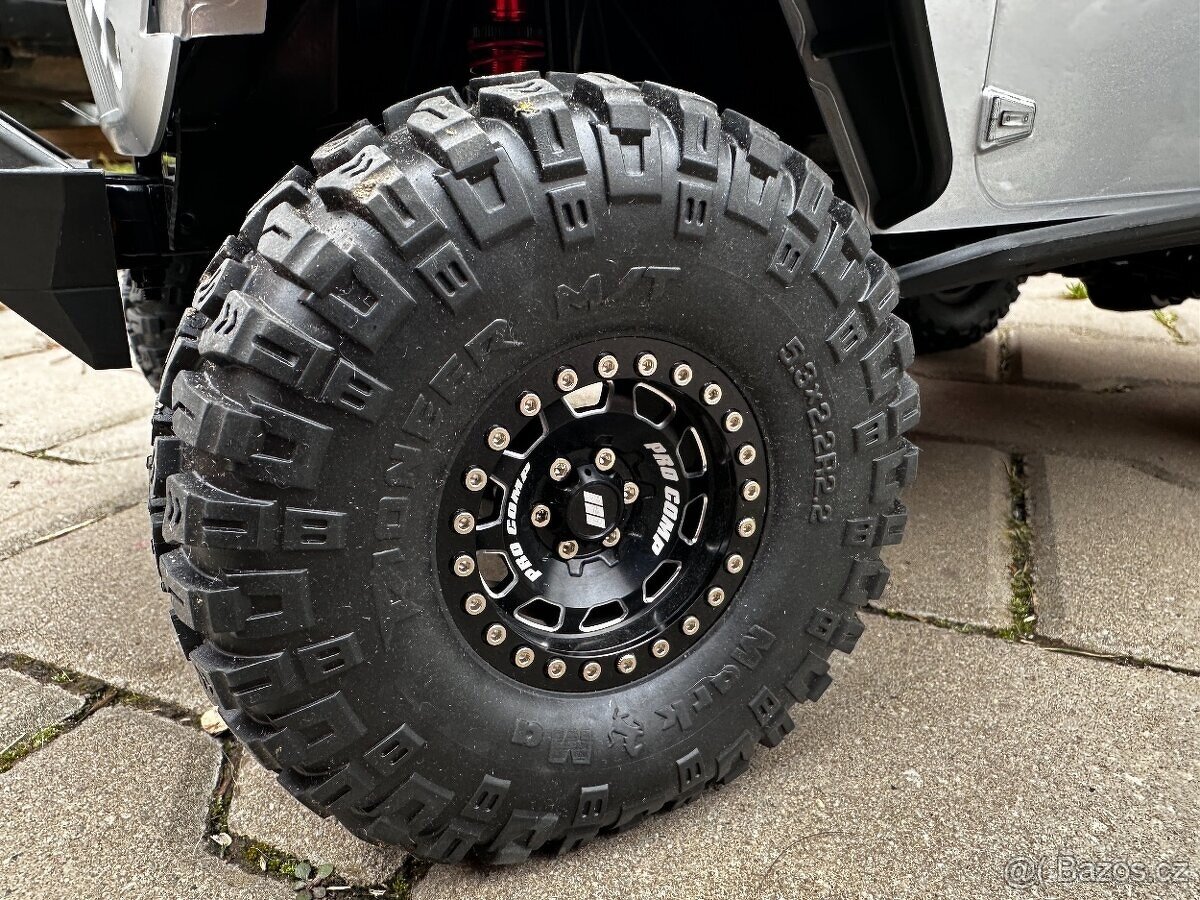 RC Jeep Founder 1/8 expedice - 4