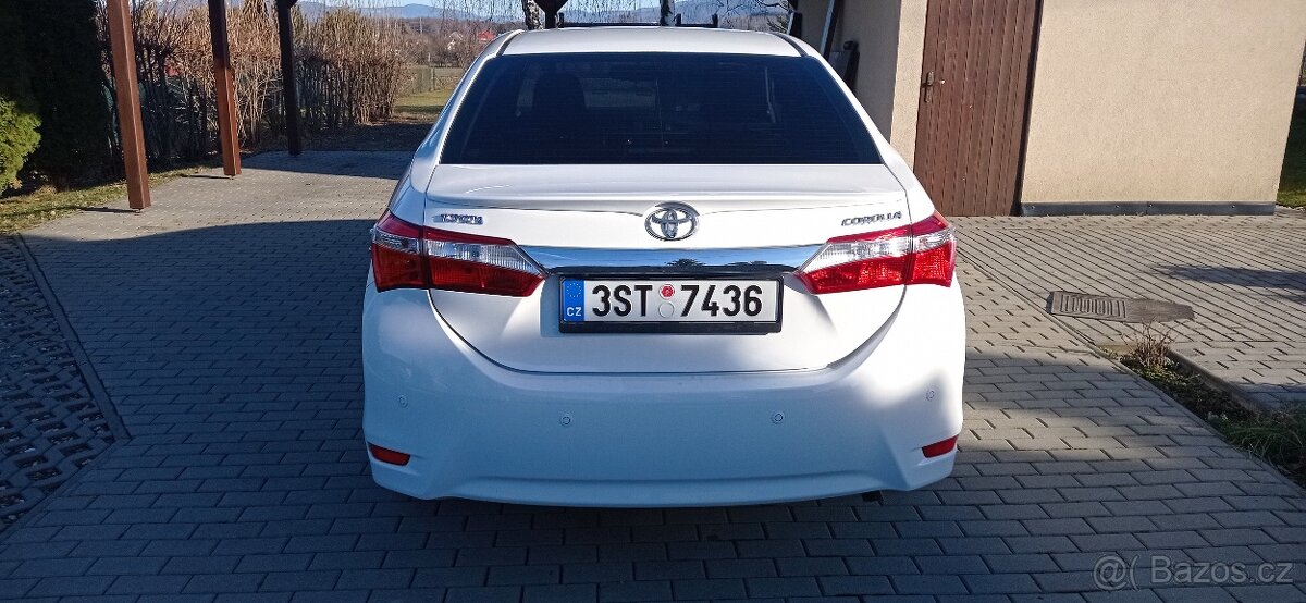 Toyota Corolla sedan - 4