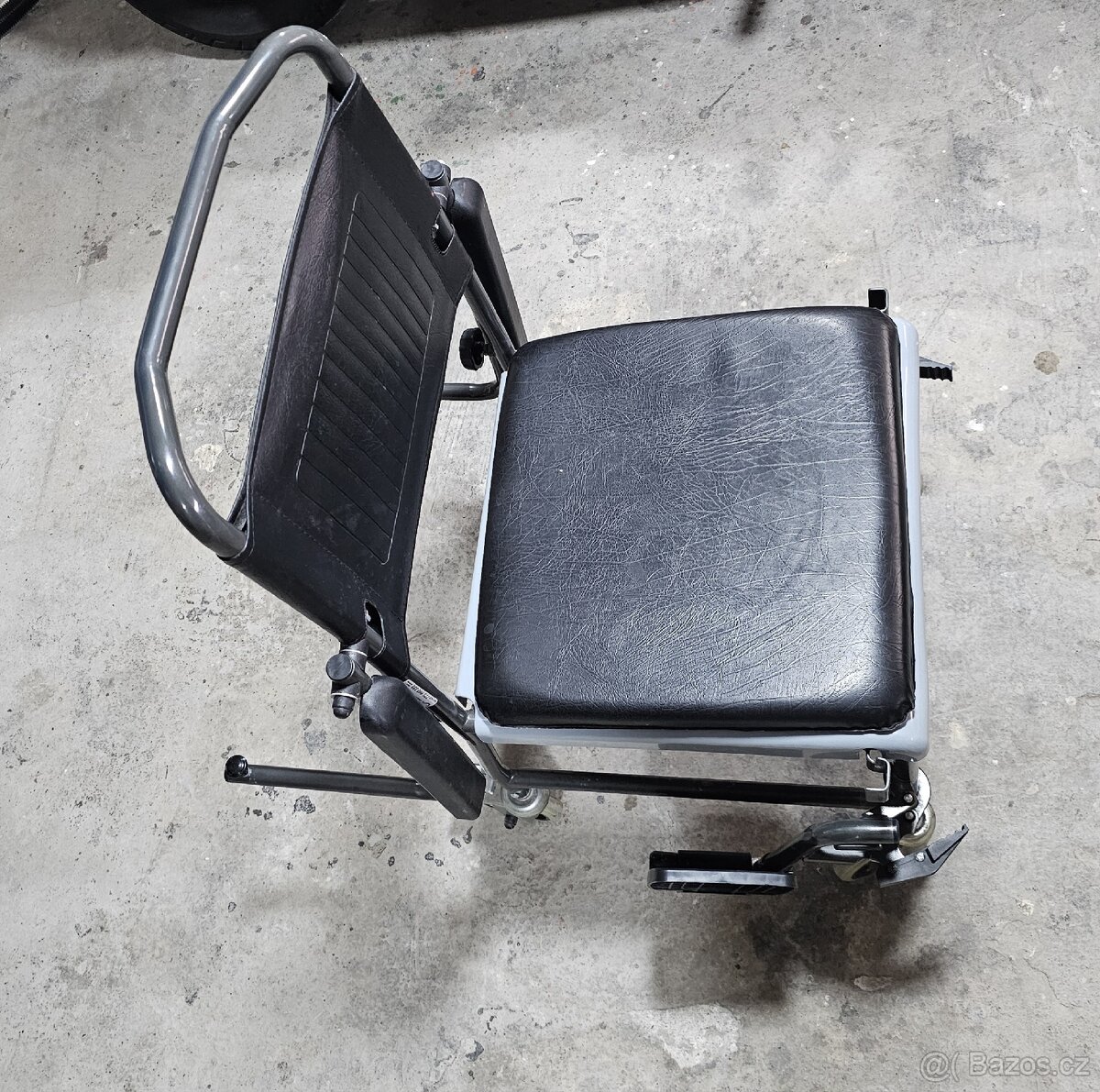 Toaletní židle - křeslo s kolečky - 4